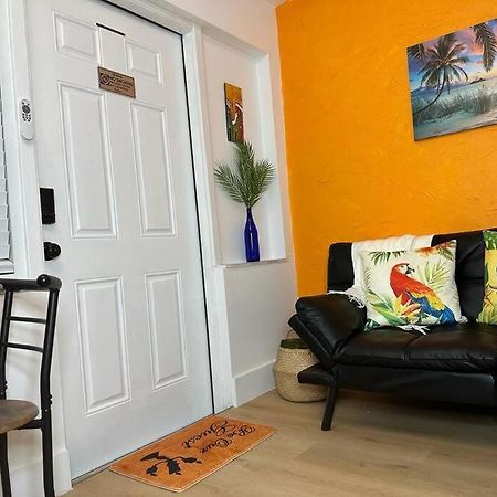 Sleeps 3, Casa Tropical In Miami Appartement Buitenkant foto