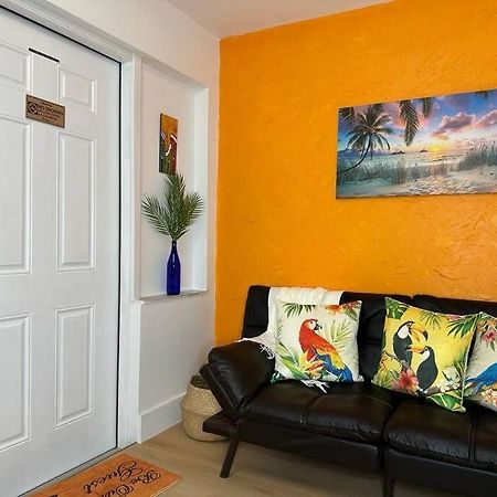 Sleeps 3, Casa Tropical In Miami Appartement Buitenkant foto